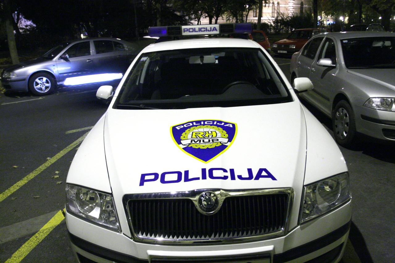 noćna policija Policijski znak na sluzbenim vozilima
