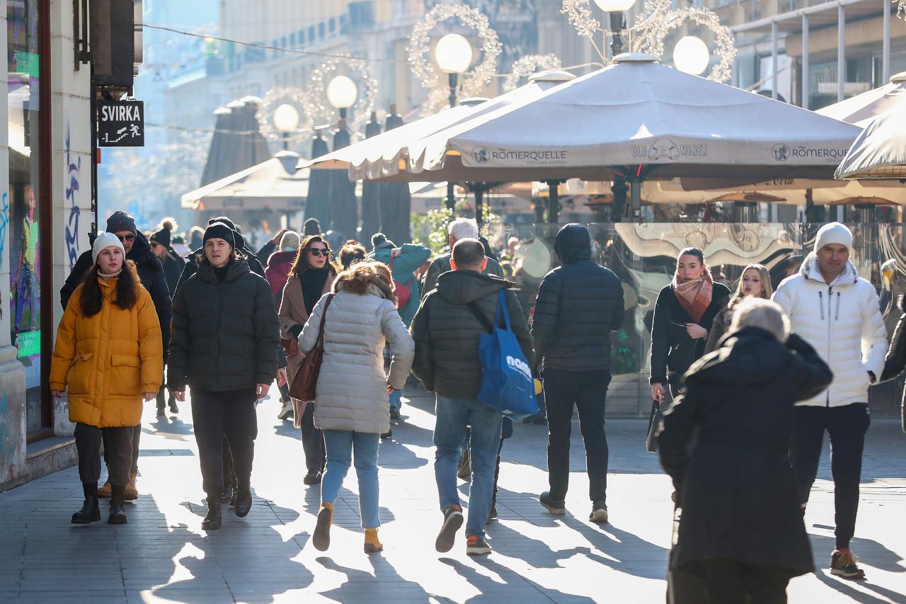 Zagreb: Građani uživaju u sunčanom subotnjem prijepodnevu