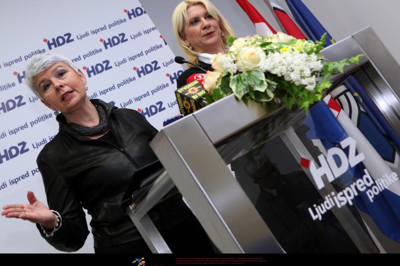 '15.05.2010., Zagreb -  Sredisnjica HDZ-a, potpisivanje sporazuma o zajednickoj suradnji u odnosima izmedju stranaka HDZ-a i DC-a a ugovor su potpisale predsjednice stranaka premijerka Jadranka Kosor 