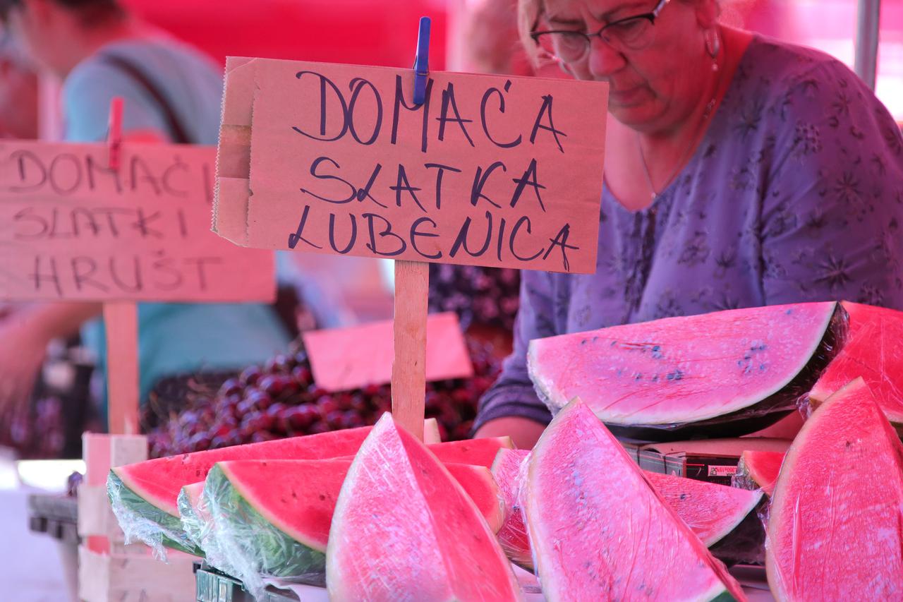 Zagreb: Ponuda lubenica na Tržnici Dolac