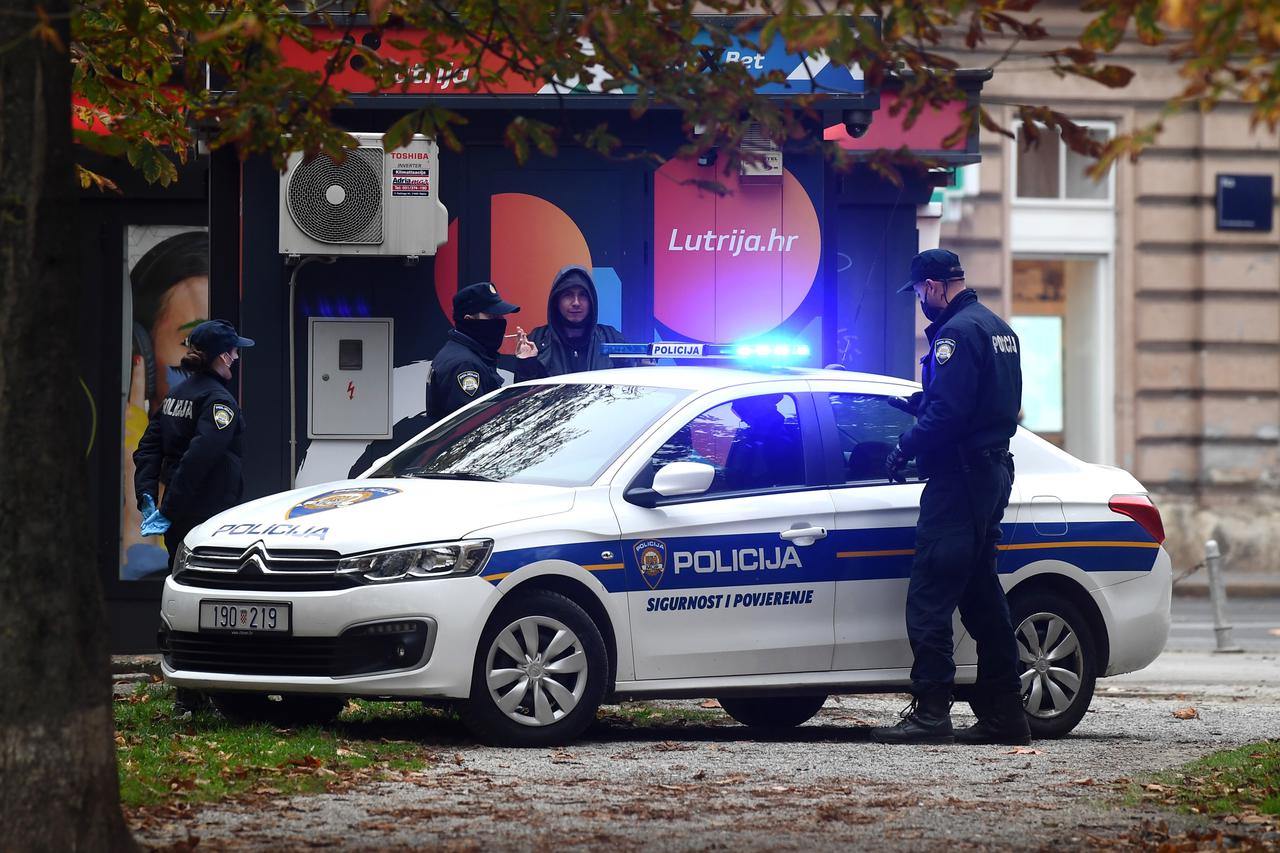 Zagreb: Policija okružila mladića do dolaska hitne pomoći koja ga je i odvela