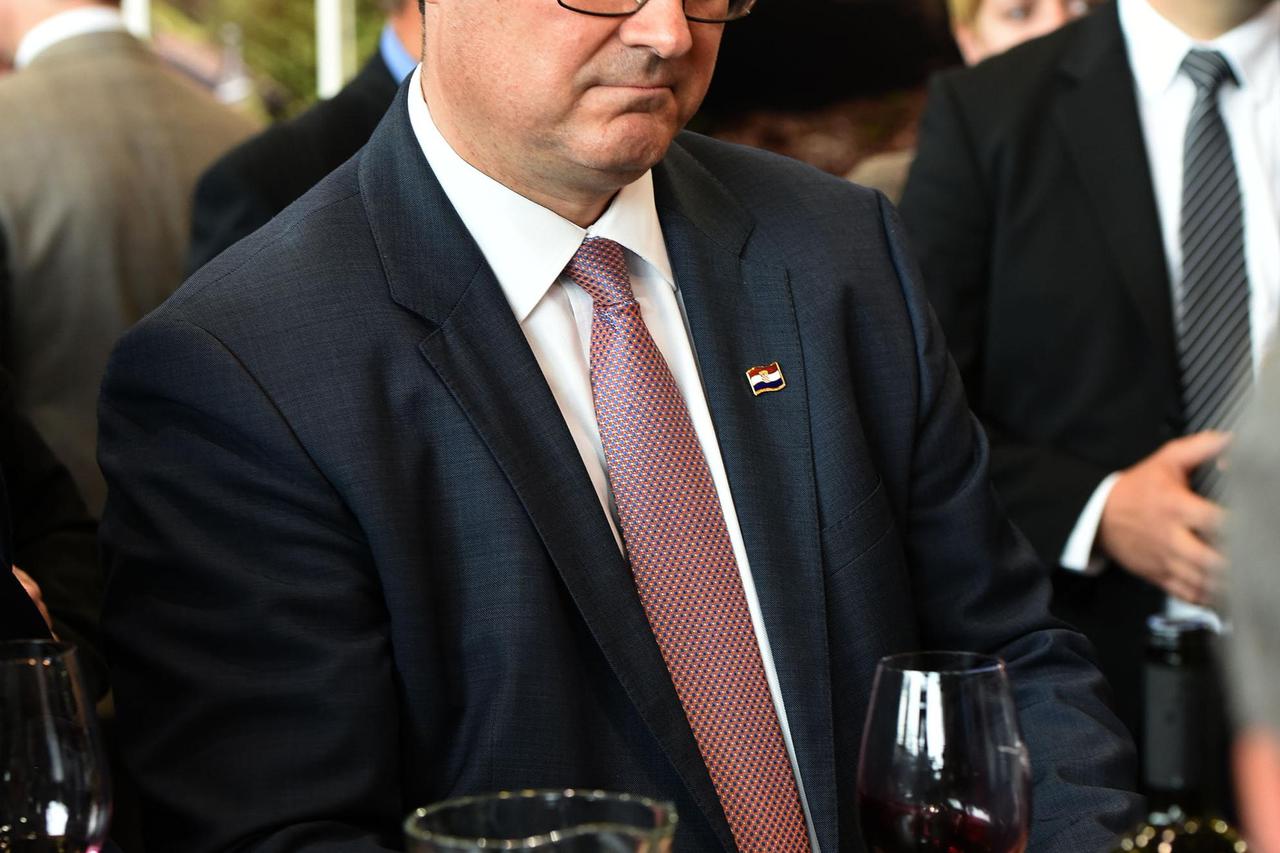 Premijer Orešković prodajom imovine planira dobiti 500 milijuna eura