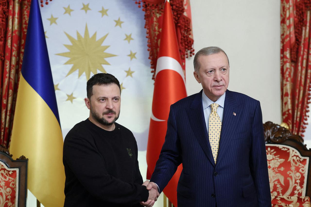 Turkey’s President Erdogan meets with Ukrainian President Zelensky in Istanbul