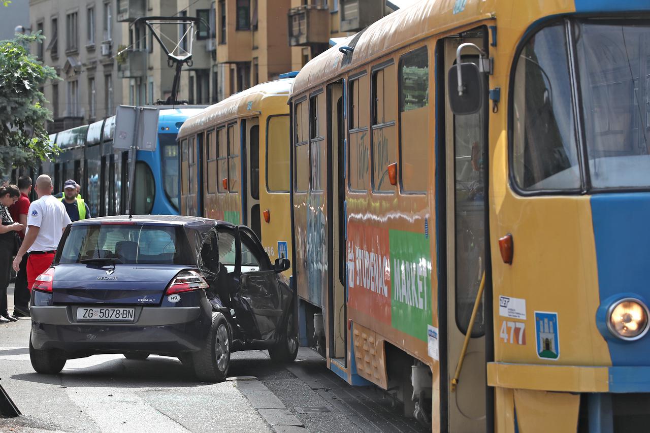 Zagreb: Zbog sudara automobila i tramvaja u Ilici nastao veliki zastoj prometa