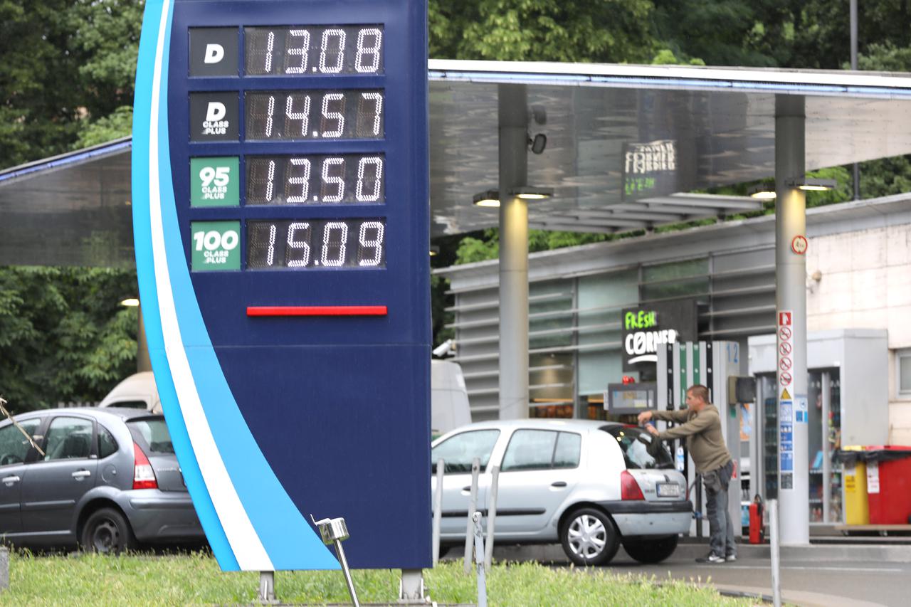Zagreb: Odlukom Vlade cijene goriva na benzinskim postajama pojeftinile