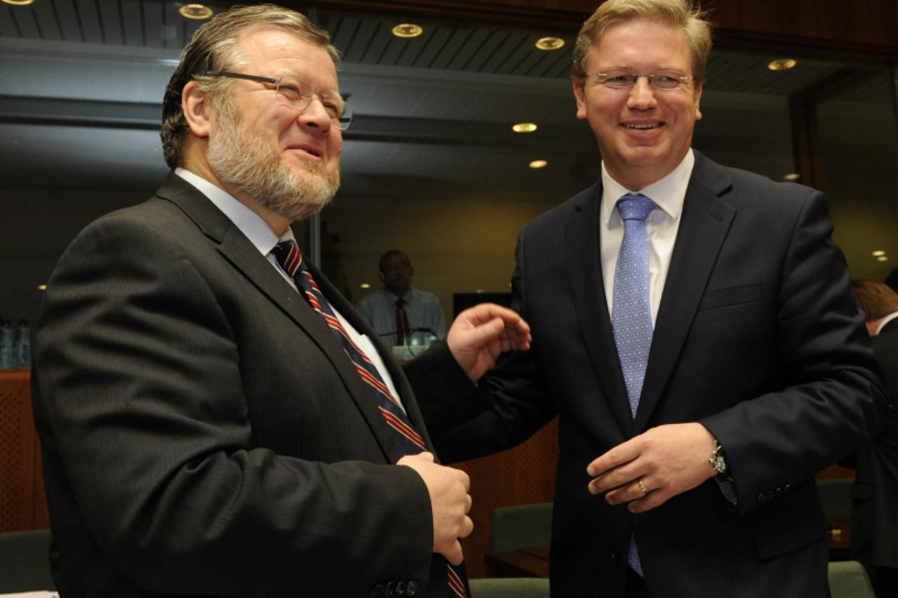'EU Enlargement commissioner Stefan Fuele (R) speaks with Icelandic Minister for Foreign Affairs and External Trade Ossur Skarphedinsson (L) before the EU ministers start negotiations at 1000 GMT with