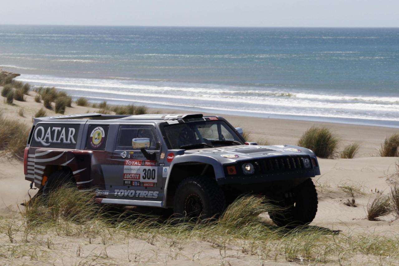 'Qatar\'s Nasser Saleh Al-Attiyah and co-pilot Spain\'s Lucas Cruz drive their Hummer during the first stage of the fourth South American edition of the Dakar Rally from Mar Del Plata to Santa Rosa de