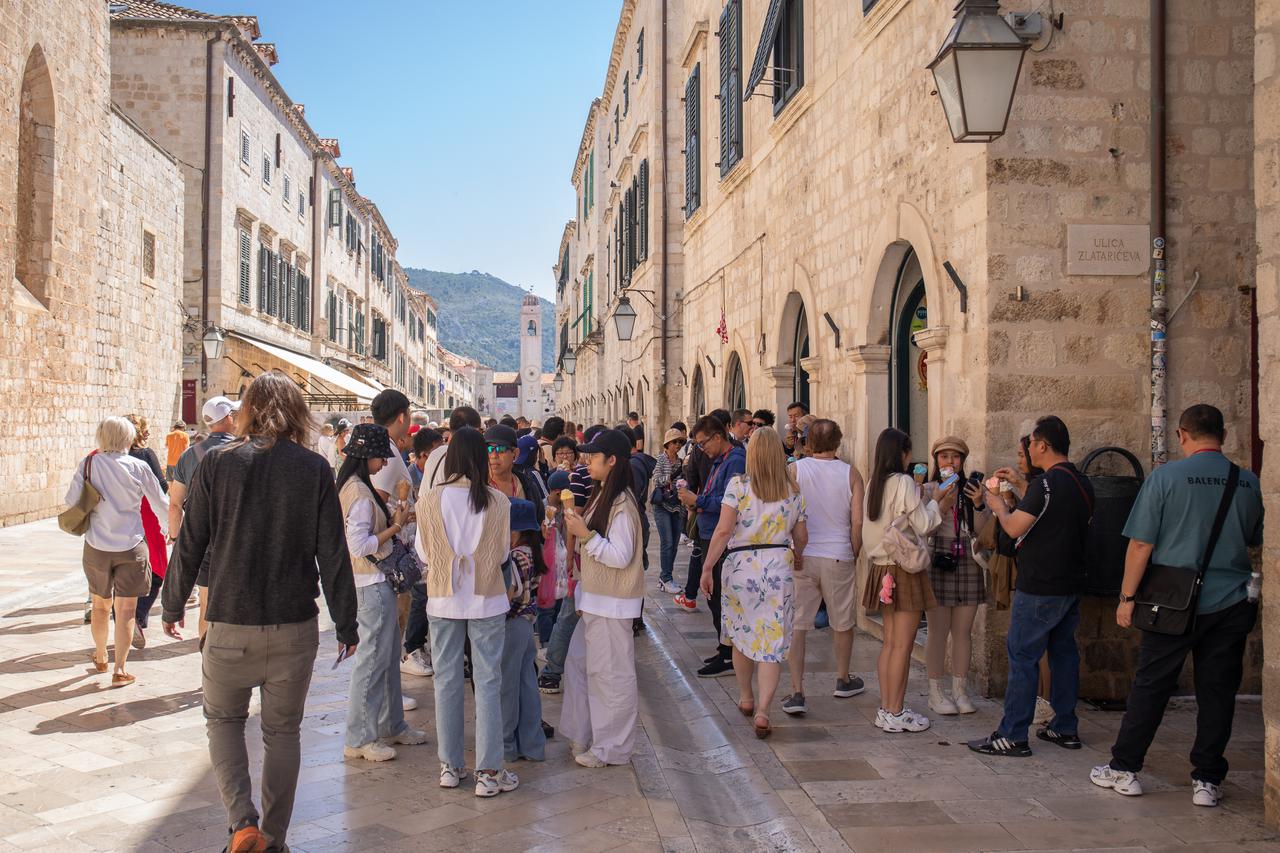 Dubrovnik: Veliki broj turista stvara gužve unutar gradske jezgre