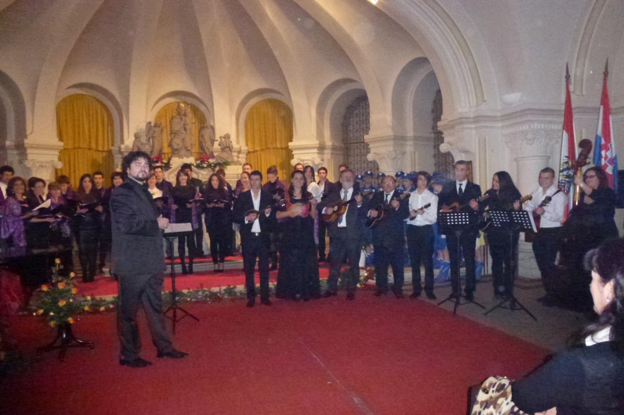 Zbor „Canisius“ s dirigentom S. Tomašem i AKroBiH 