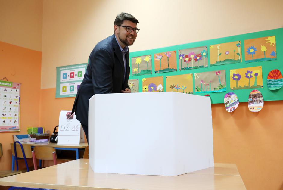 Pula: Peđa Grbin glasovao na parlamentarnim izborima