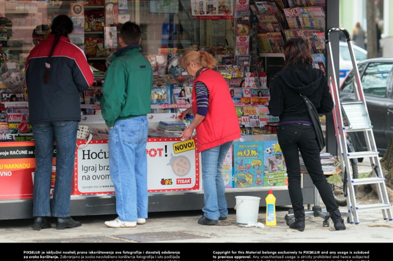 '14.03.2012., Koprivnica - Djelatnica Tiska cisti kiosk - ilustracije. Photo: Marijan Susenj/PIXSELL'