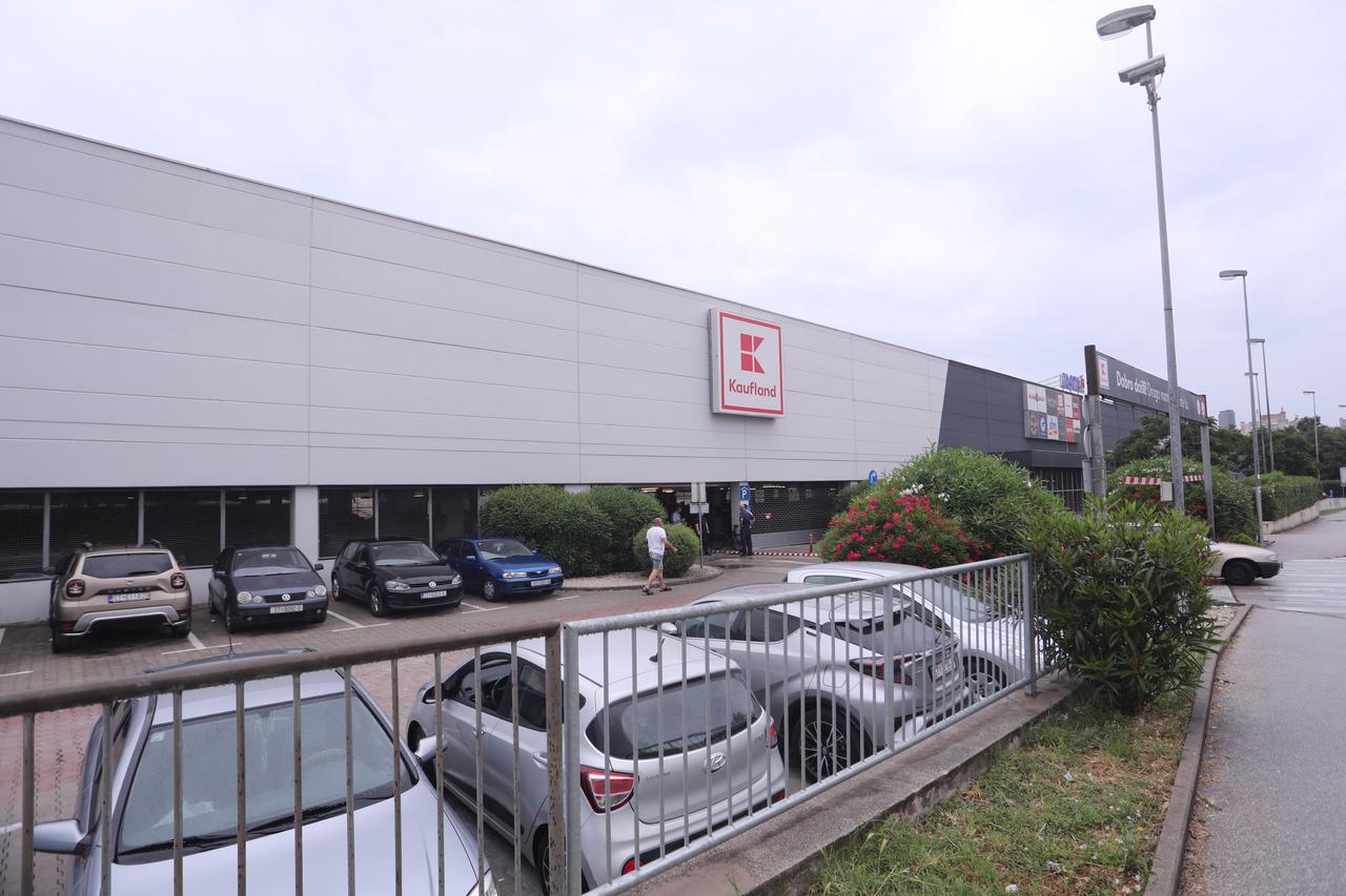 Split: Žena poginula u hidrauličnoj preši za papir kod trgovačkog centra Kaufland