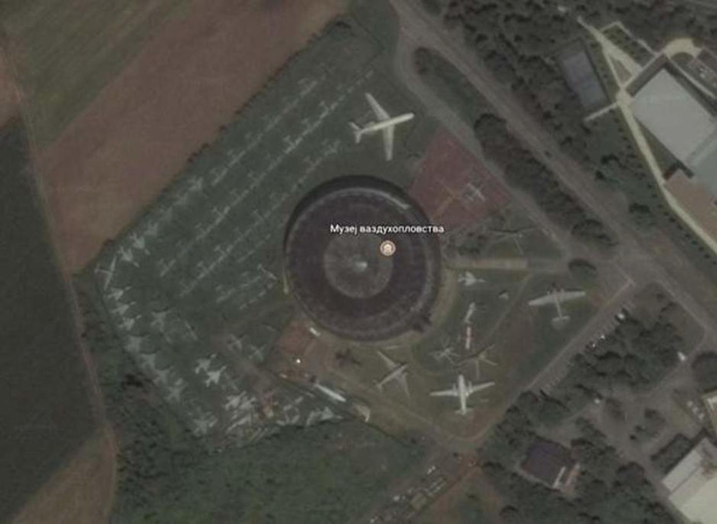 Stara zračna flota – Na Google kartama vide se i eksponati Muzeja vazduhoplovstva u Beogradu, među kojima ima oko 200 letjelica