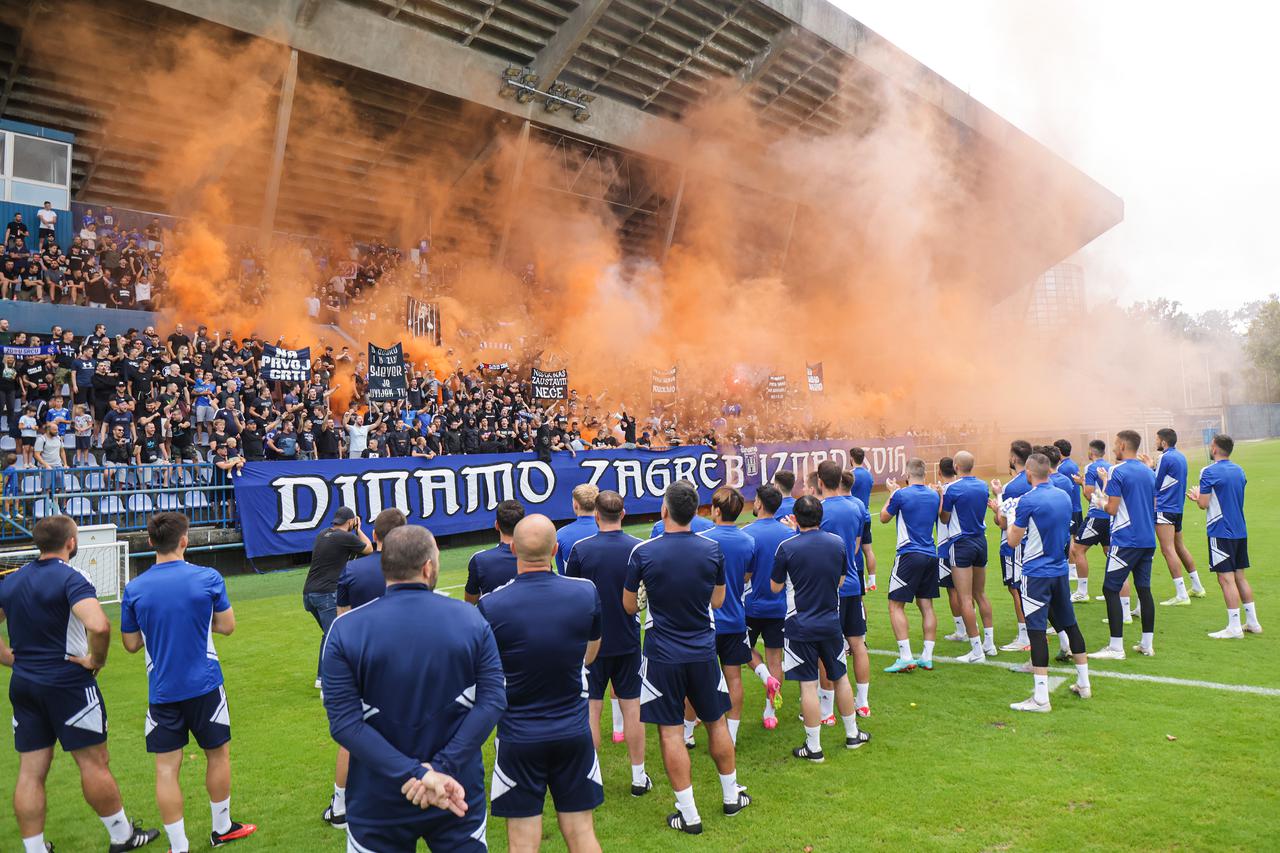 Zagreb: Zagreb: Bad Blue Boysi dali podršku nogometašima Dinama uoči odlaska u Prag