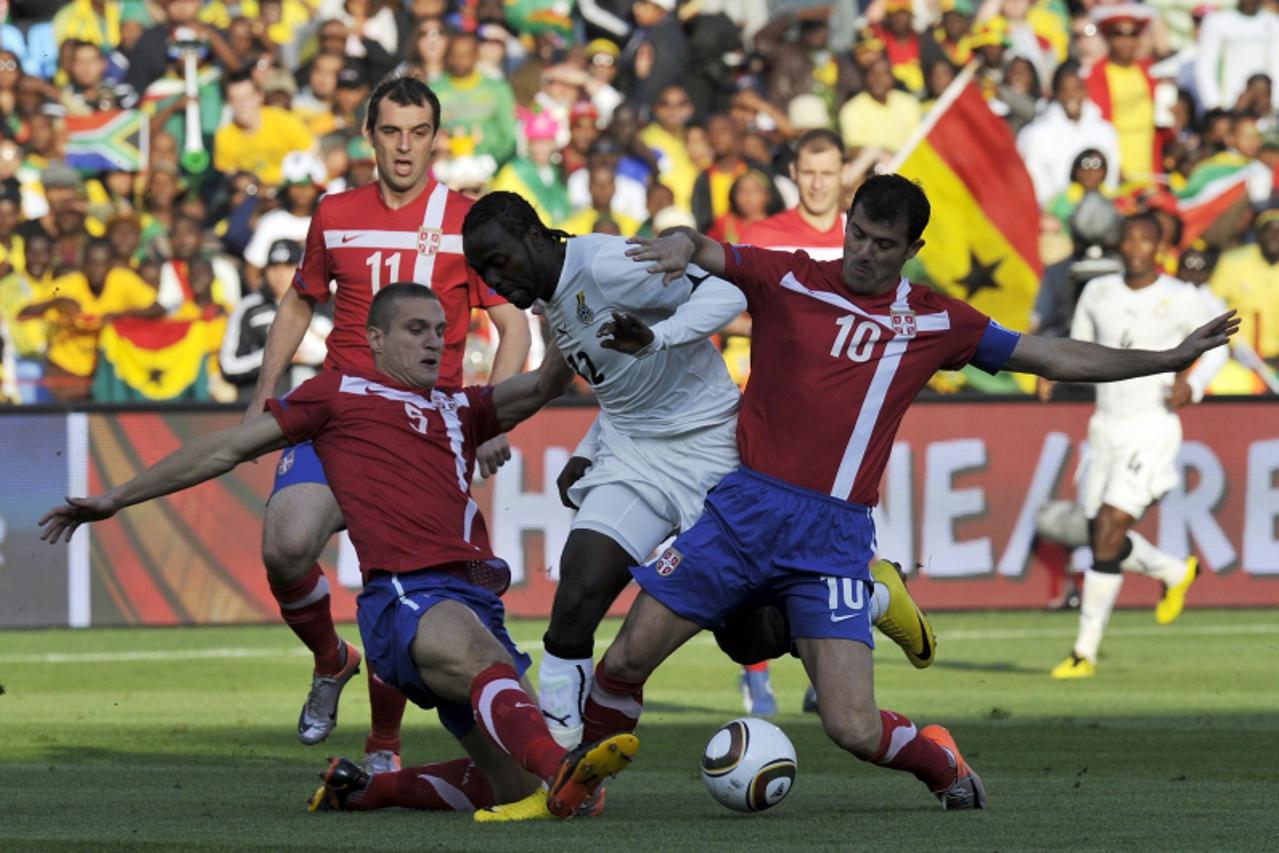 'Ghana\'s striker Prince Tagoe (C) fights for the ball with Serbia\'s defender Nemanja Vidic and midfielder Dejan Stankovic (R) during their Group D first round 2010 World Cup football match Serbia vs