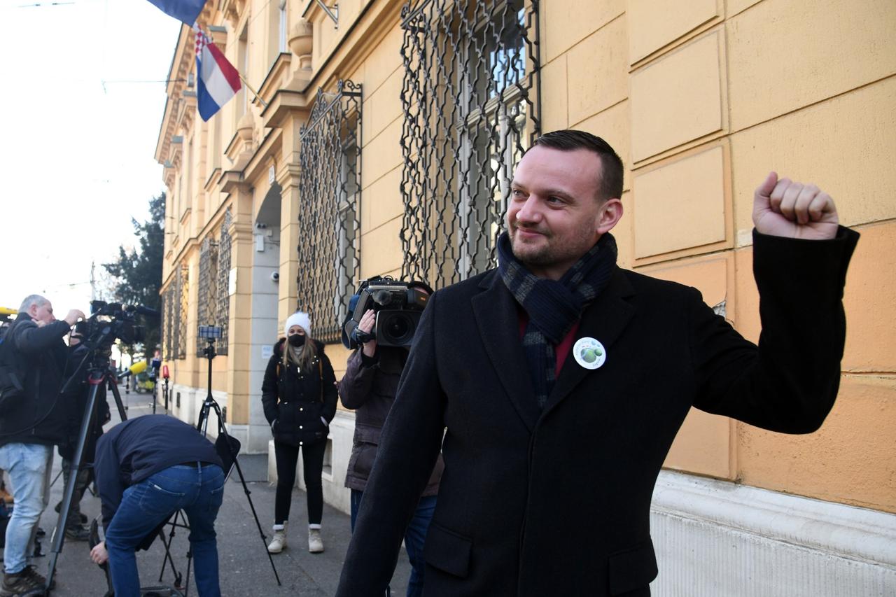 Nezavisni vijećnik iz Oroslavja, Viktor Šimunić, dolazi u USKOK dati izjavu