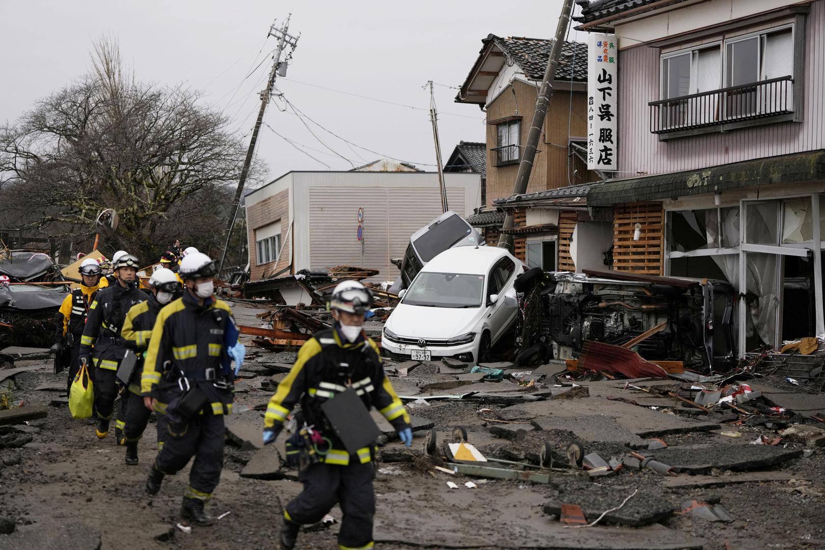 U Suzuu, gradu s nešto više od 5000 kućanstava u blizini epicentra potresa, 90 posto kuća je možda uništeno, prema gradonačelniku Masuhiru Izumiyi.