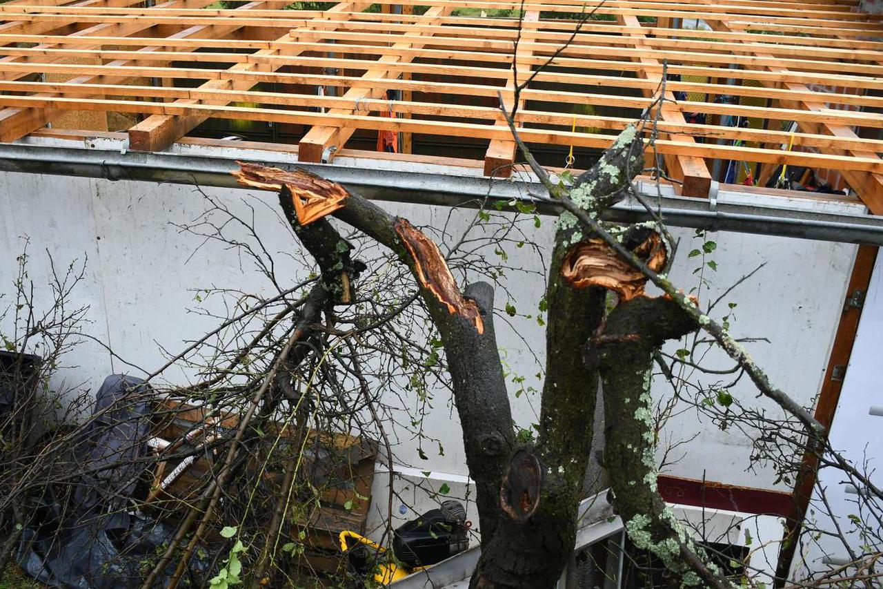Obitelj Sever nakon nevremena  u Čazmi ostala bez krova nad glavom