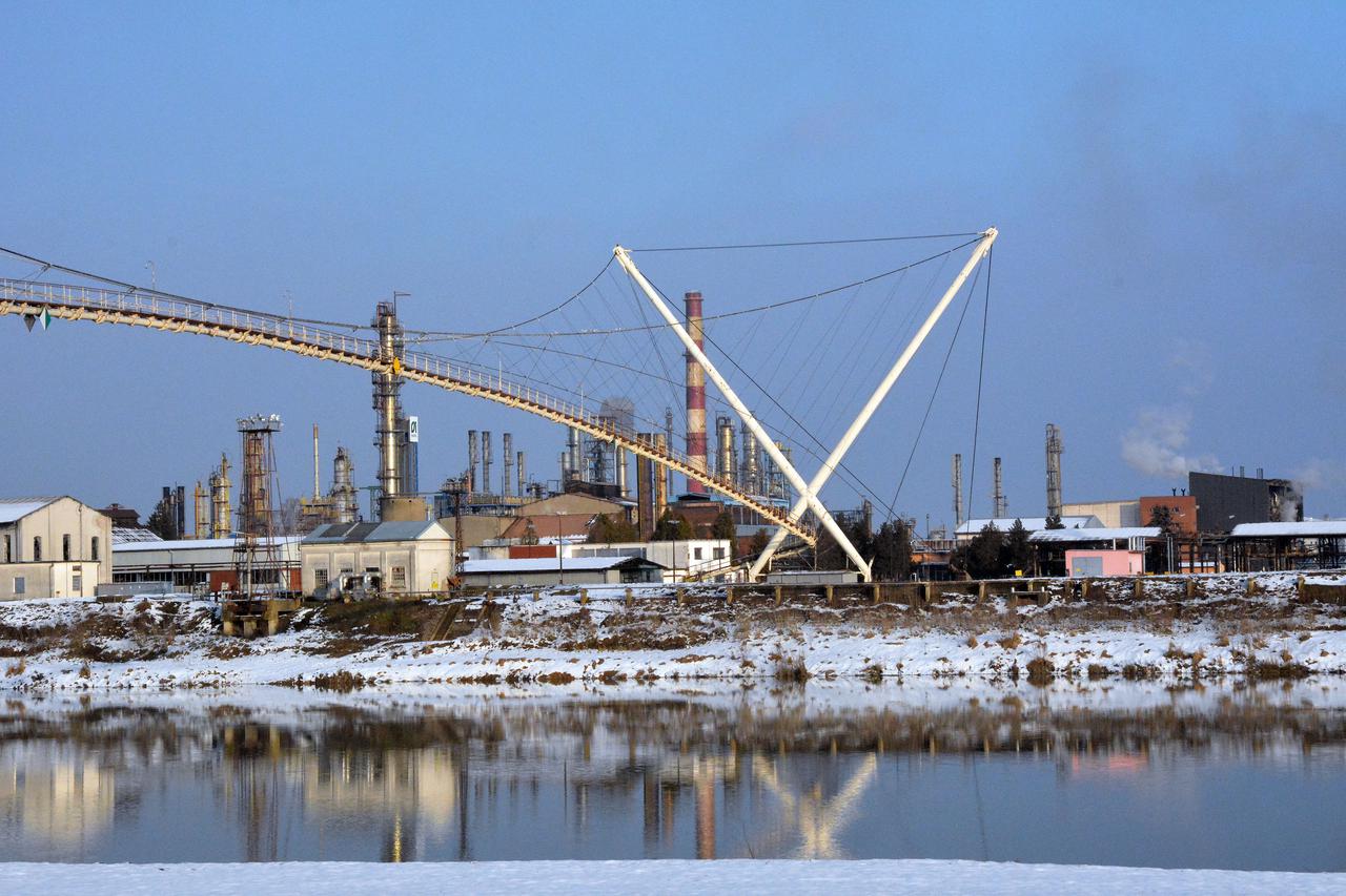 Rafinerija nafte u Bosanskom Brodu obustavila je proizvodnju