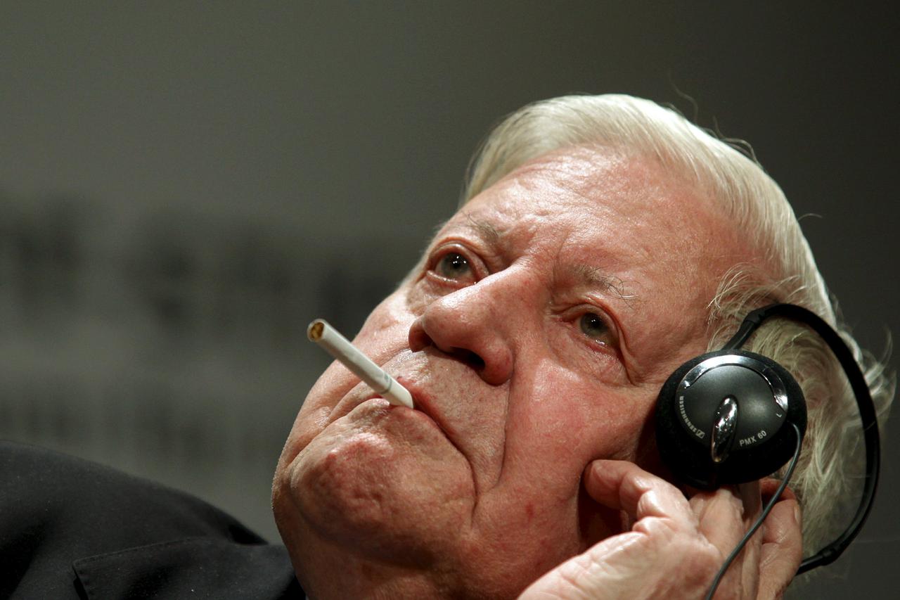 Former German Chancellor Helmut Schmidt smokes during a ceremony marking the 50th anniversary of the Bergedorfer Forum of the Koerber Foundation in Berlin, in this September 9, 2011 file photo. Schmidt, who led the country for eight years at the height of