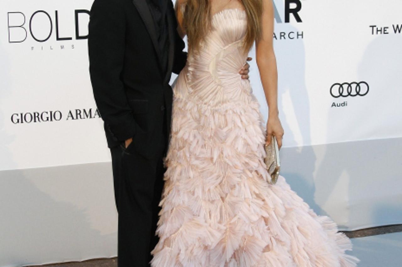 'Singer Jennifer Lopez and her husband Marc Anthony arrive for amfAR\'s Cinema Against AIDS 2010 event in Antibes during the 63rd Cannes Film Festival May 20, 2010.    REUTERS/Yves Herman (FRANCE - Ta