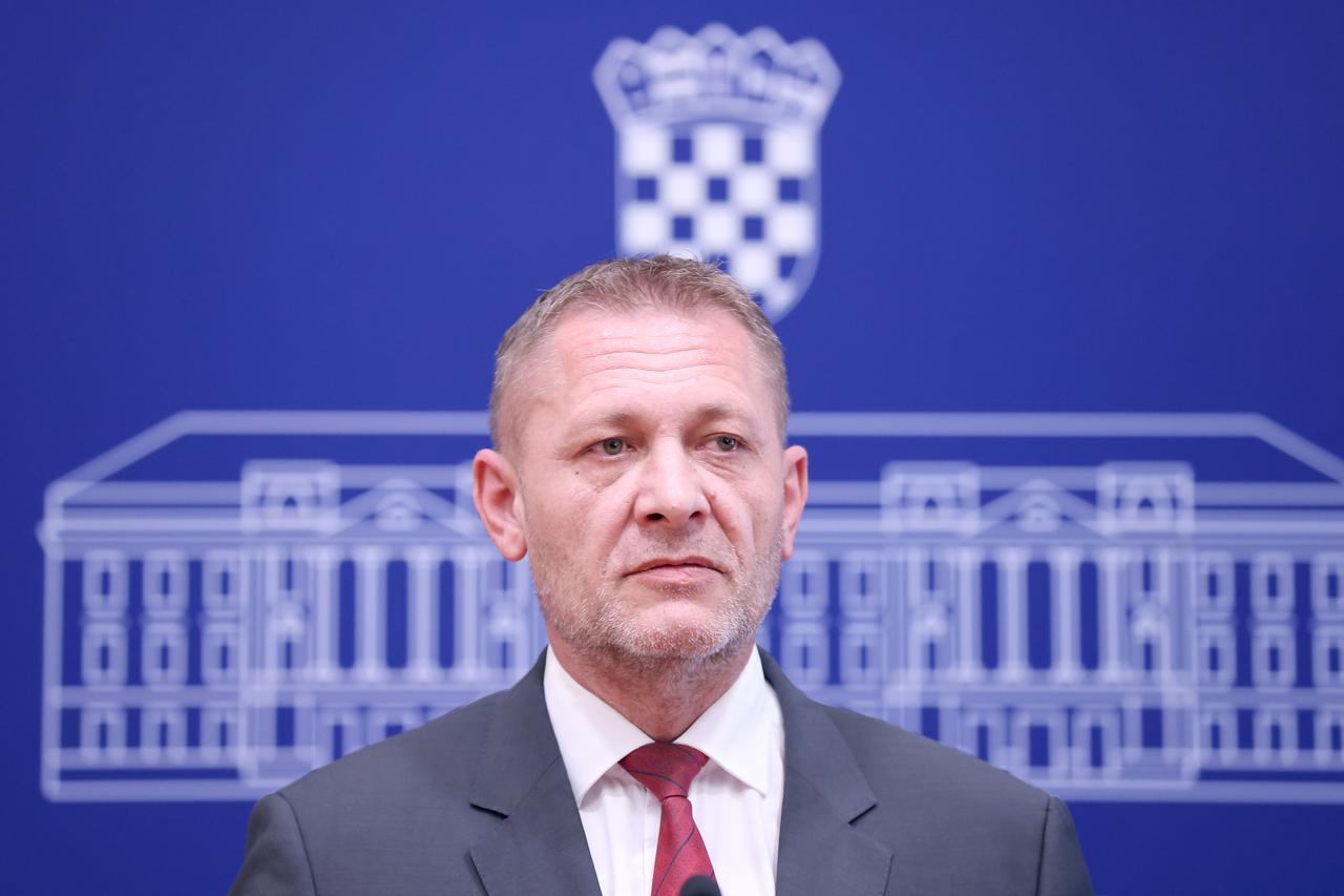 Zagreb: Krešo Beljak komentirao izlazak Željka Lenarta iz HSS-a