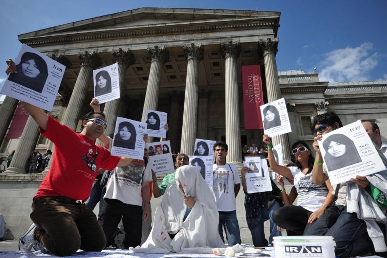 demonstracije za Iranku u Londonu