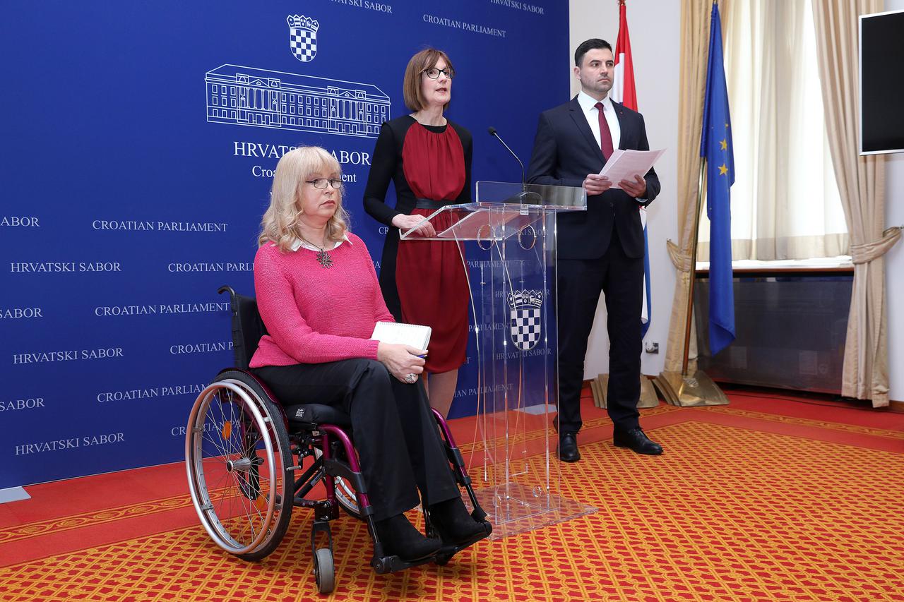 Vesna Škulić, Marija Alfirev i Davor Bernardić na SDP-ovoj konferenciji za medije