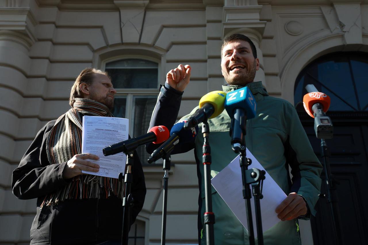 Zagreb: Pernar podnio 4 kaznene prijave zbog posvajanja djece iz Konga