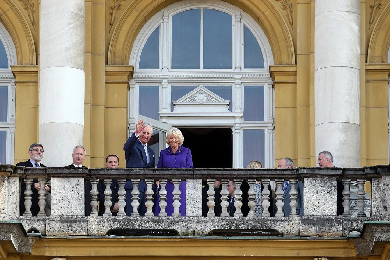 Princ od Walesa i vojvotkinja od Cornwalla mahnuli s balkona HNK-a