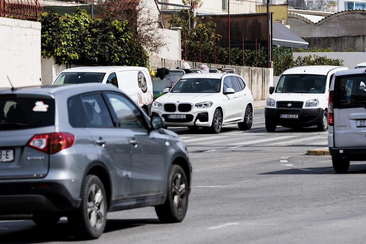 Split: Prestanak obveze paljenja svjetala danju ne vrijedi za vozače motocikala i mopeda