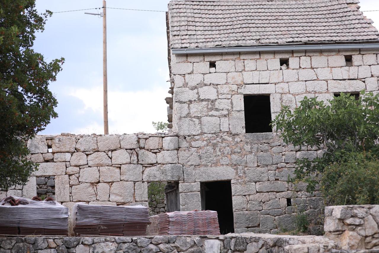 Obnovljeno selo u kojem je snimana kultna serija Prosjaci i sinovi