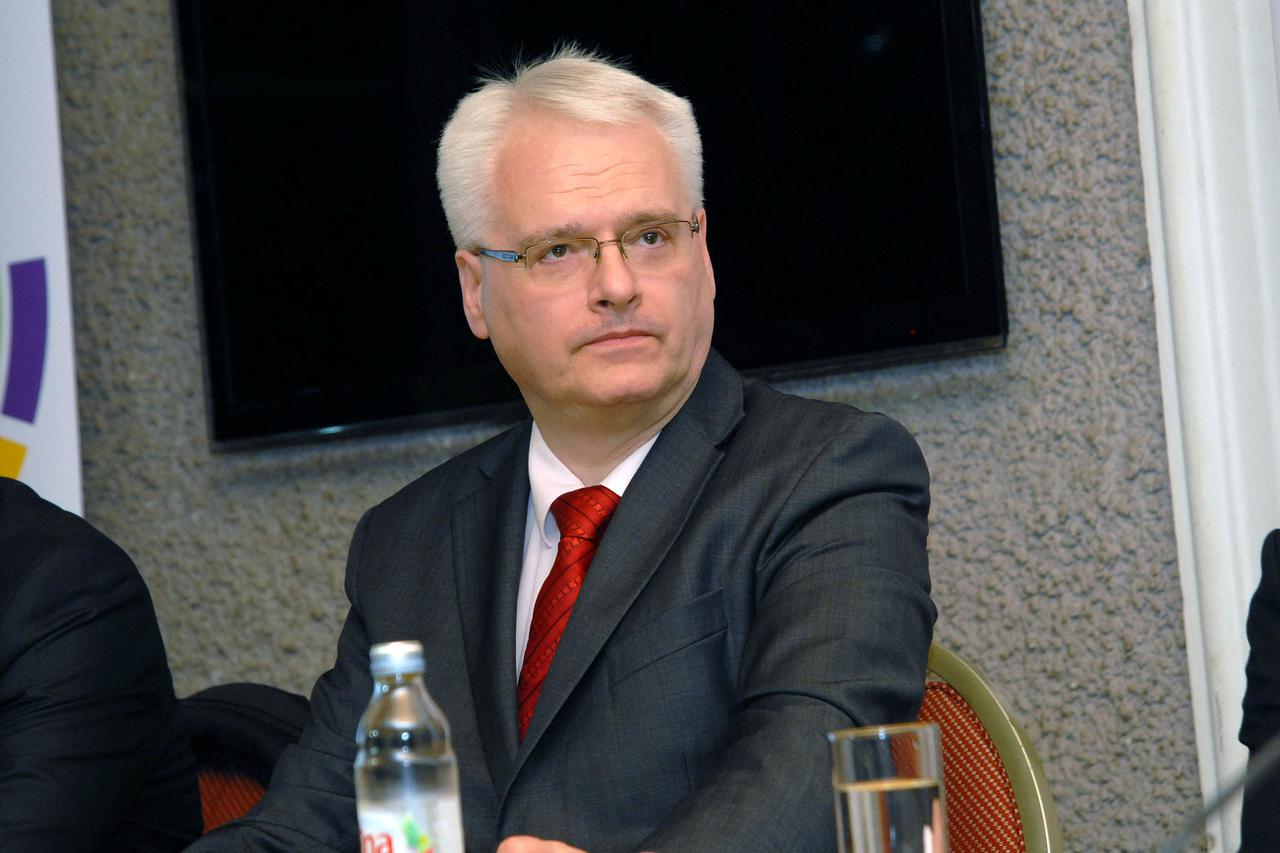 Ivo Josipović na tribini u Novoj Gradiškoj