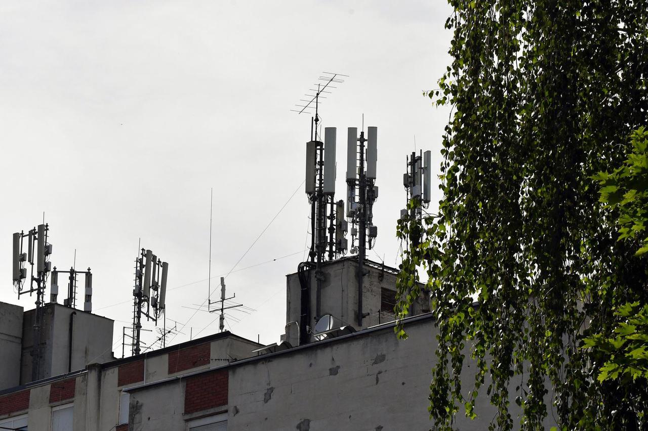 Antenski sustavi i bazne stanice mobilnih teleoperatera na stambenim zgradama