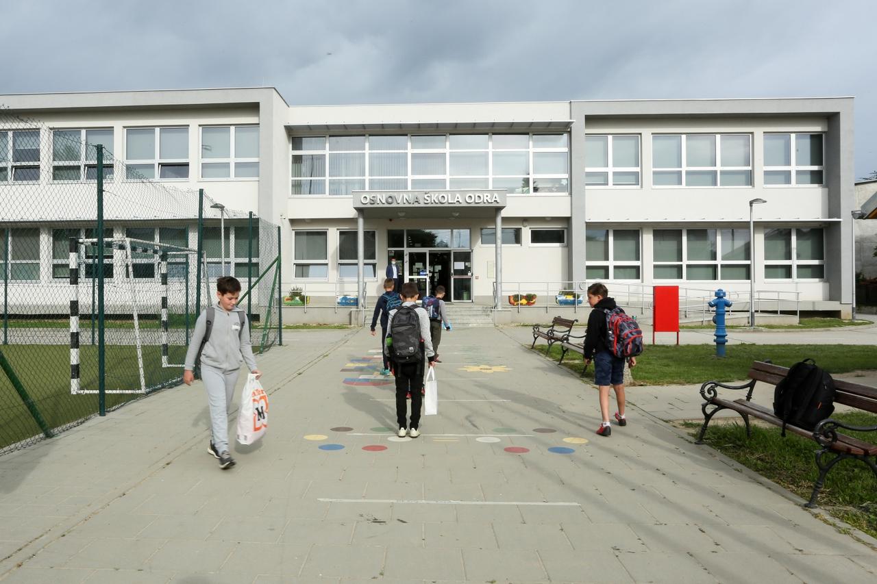 Zagreb: Ponovno otvorene škola nakon obustave zbog Covid-19