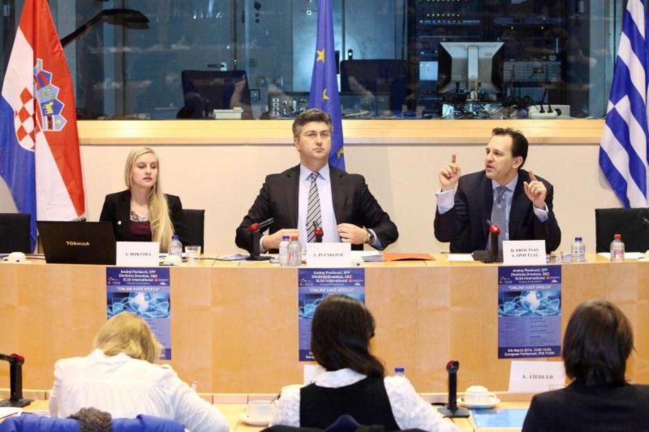 Hrvatski europarlamentarac Andrej Plenkovic i grcki europarlamentarac iz redova socijaldemokrata Dimitros Droutsas organizirali su u Europskom parlamentu konferenciju o govoru mrznje na internetu