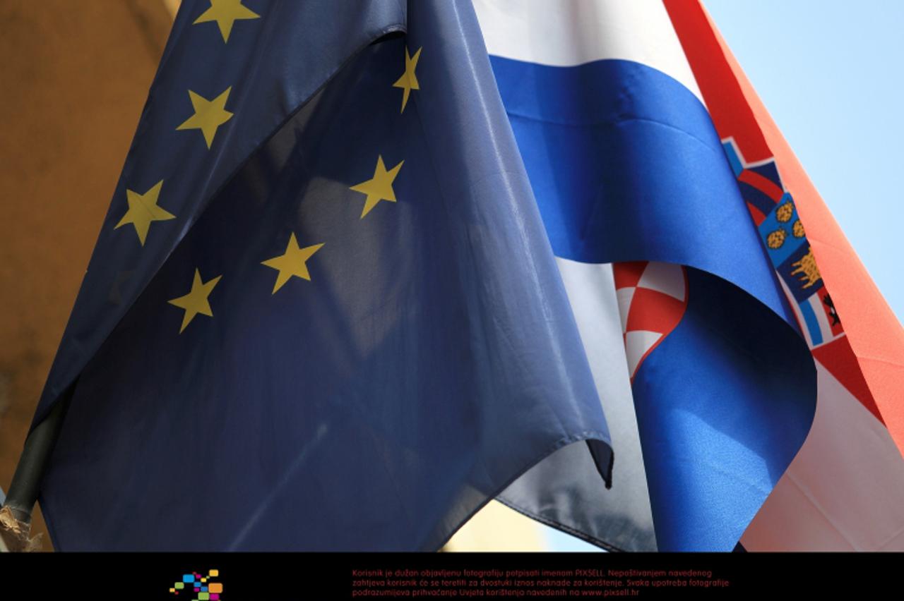 '07.06.2011., Zagreb - Zastava Europske unije i Republike Hrvatske.  Photo: Antonio Bronic/PIXSELL'
