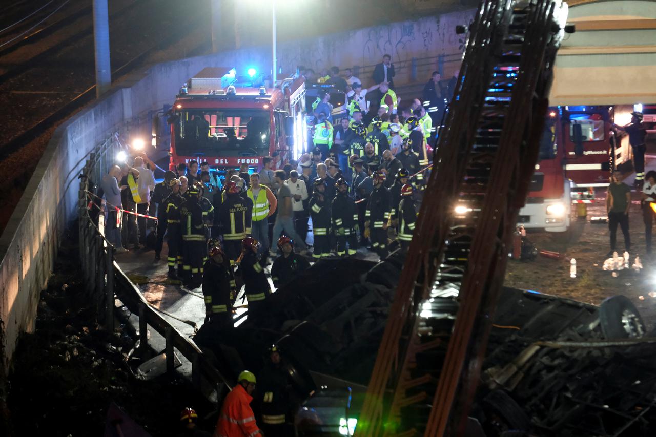 Tragedija u Italiji: Autobus sletio s nadvožnjaka kod Venecije