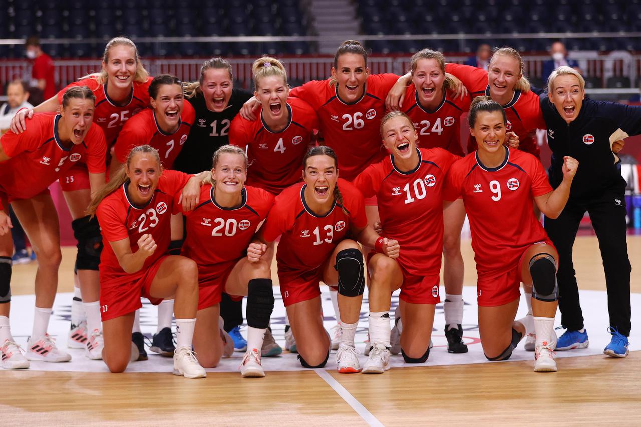 Handball - Women - Bronze medal match - Norway v Sweden