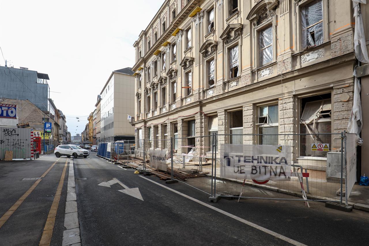 Zagreb: Uklonjena skela koja se jučer srušila u Petrinjskoj ulici