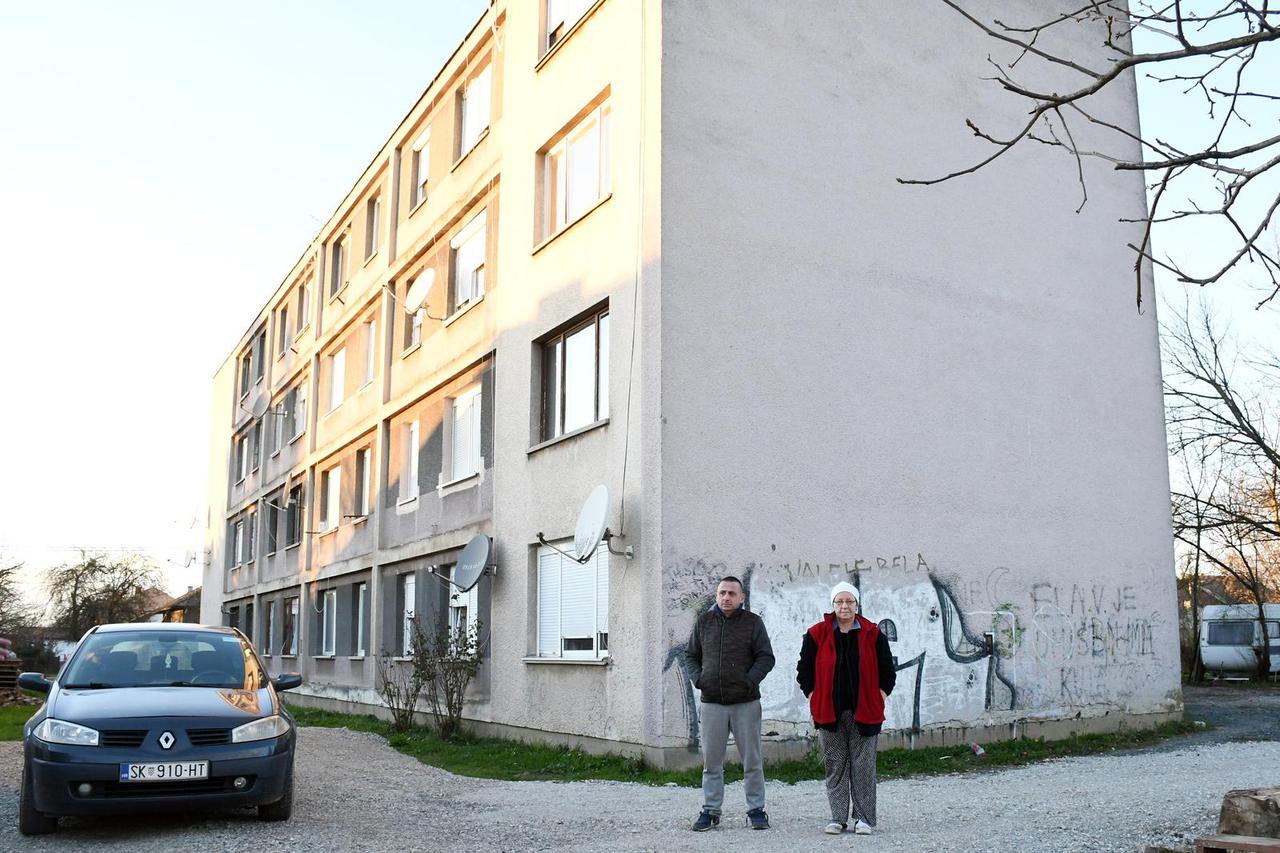 Sisak: U kontejnerskom naselju u Ulici Miroslava Kraljevića žive stanovnici zgrade uništene u potresu