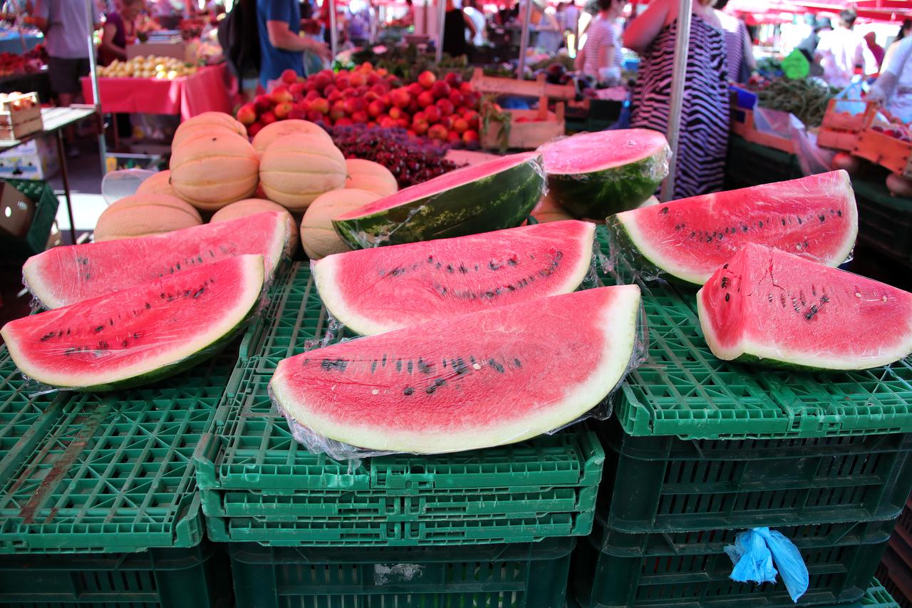 Zagreb: Ponuda lubenica na tržnici Dolac