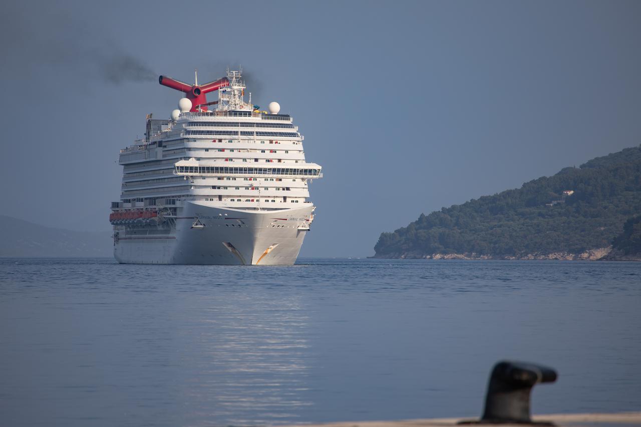 Dubrovnik: U grušku luku uplovio prvi repatrijacijski kruzer s pomorcima iz cijelog svijeta