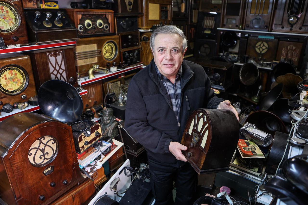 Zaprešić: Zlatko Mumlek, strastveni kolekcionar starih radio prijemnika