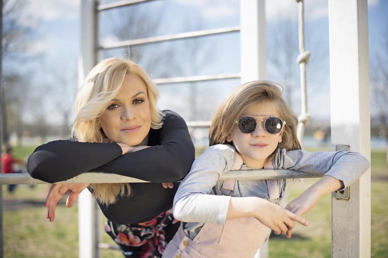 Ivana Marić svoje djevojčice štiti inovativnim sunčanim naočalama