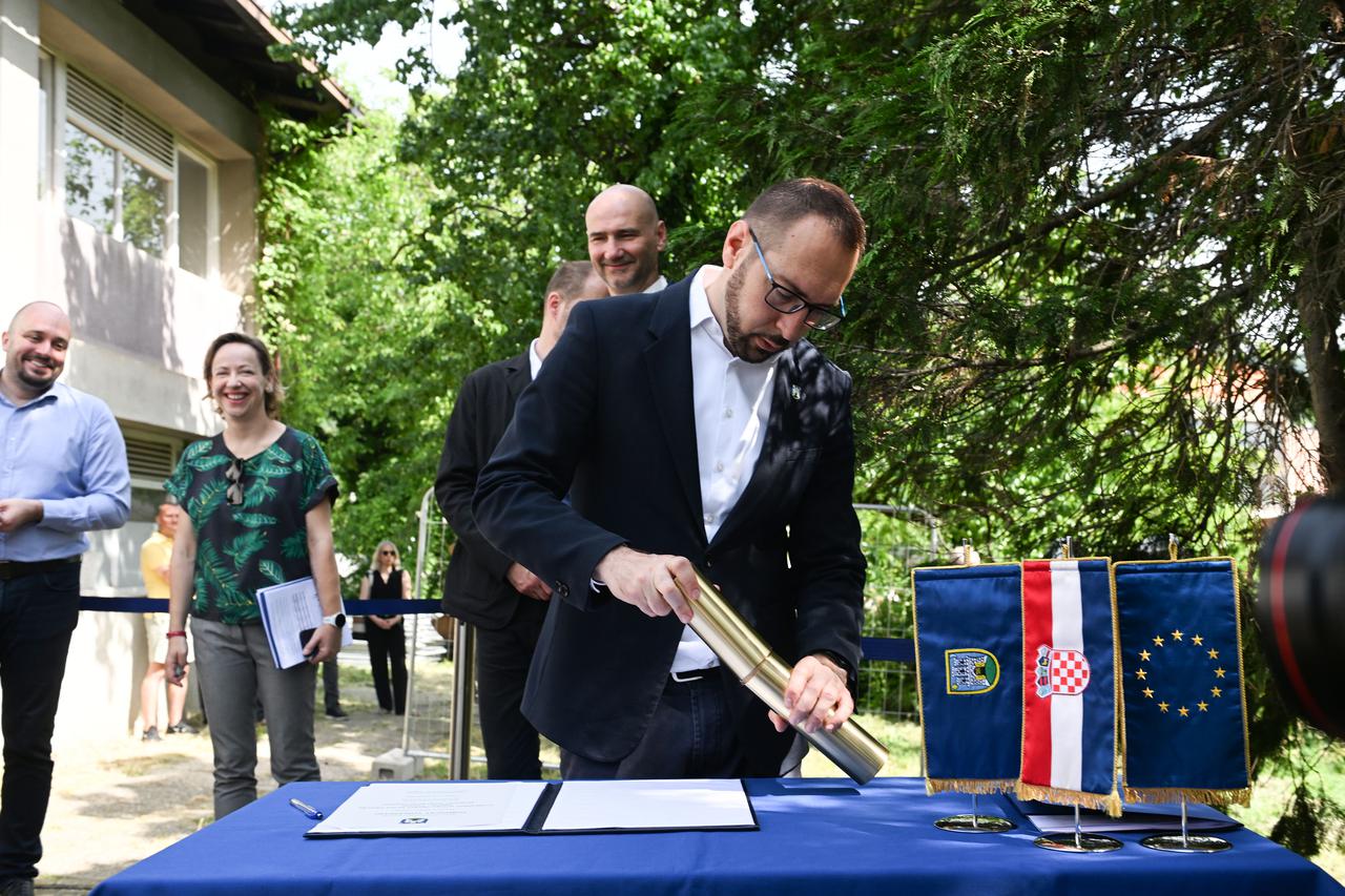 Zagreb: Tomašević položio  kamen temeljac za izgradnju novog objekta Doma zdravlja 
