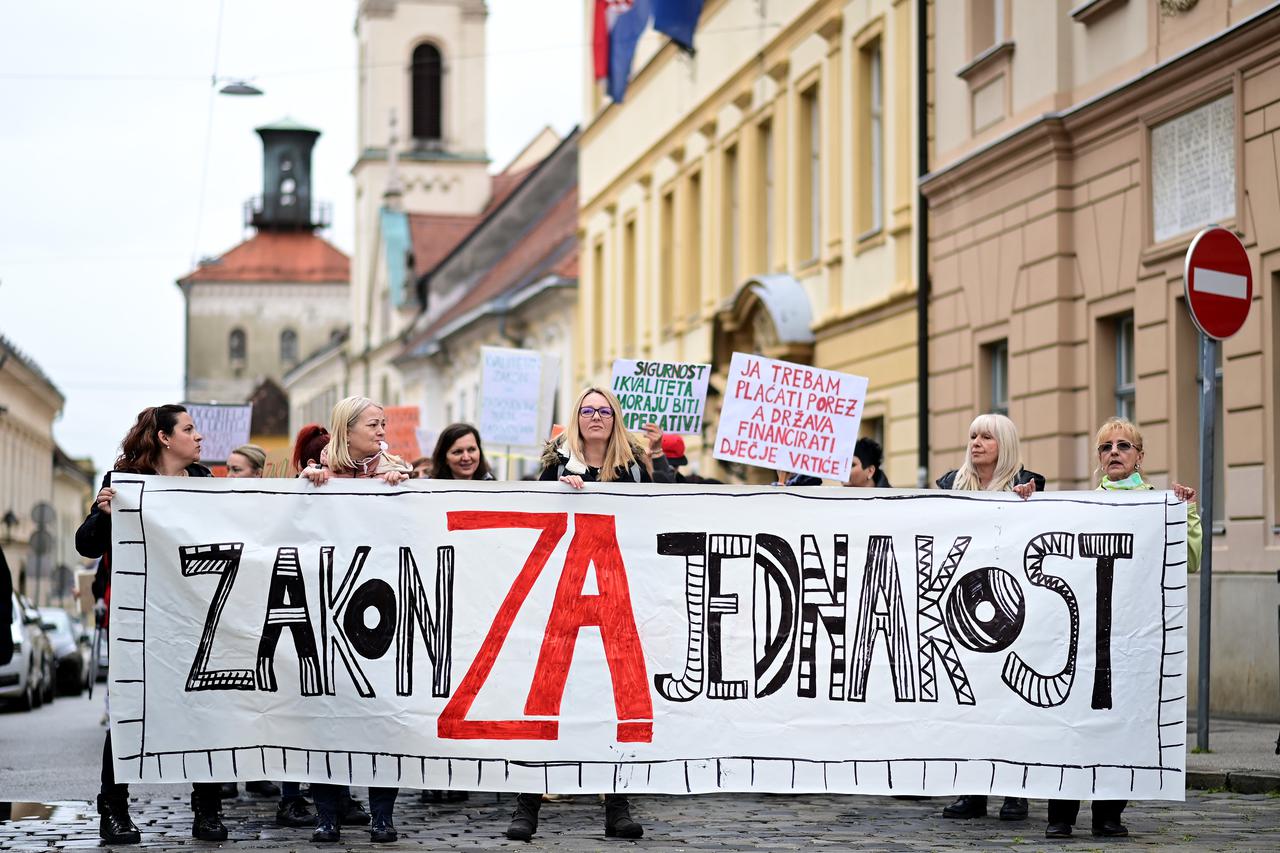Zagreb: Odgojitelji i zaposleni u vrtićima prosvjedovali na Trgu svetog Marka
