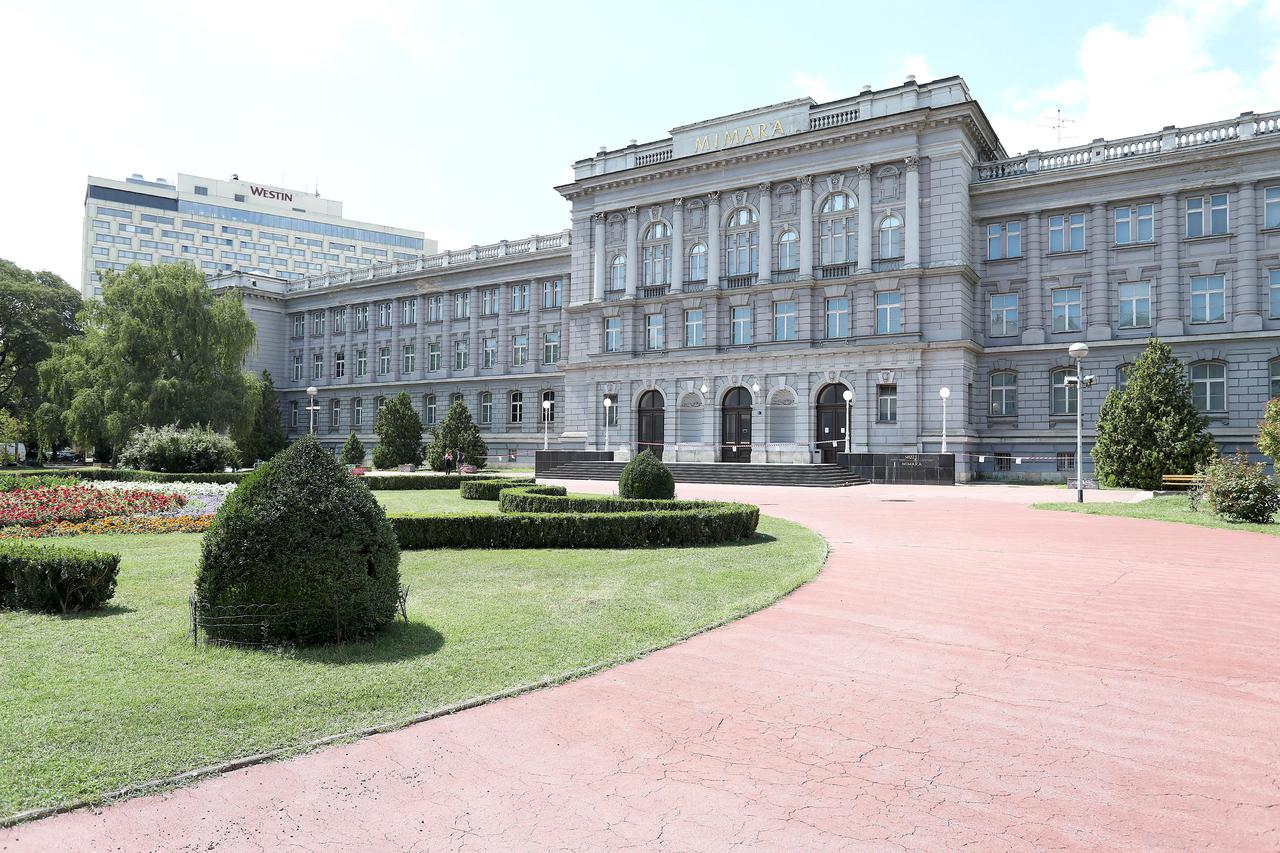 Zagreb: Oko muzeja Mimara postavljene zaštitne trake zbog opasnosti od pada žbuke
