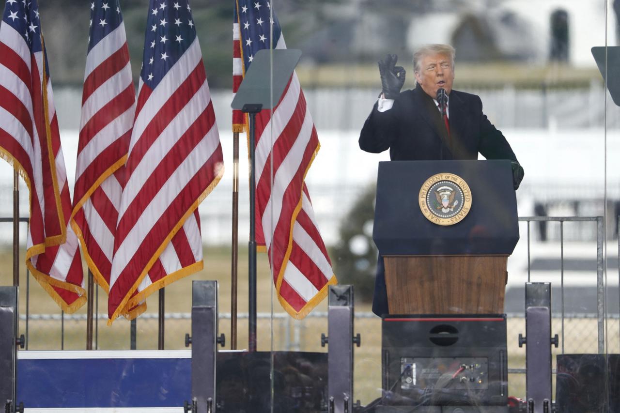 Le président Donald Trump prononce un discours de protestation contre la certification de l'élection de Joe Biden par le Congrès devant le parc de l'Ellipse à Washington