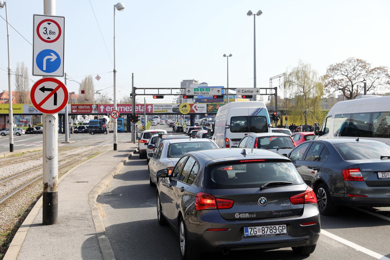 Nova prometna regulacija na križanju Držićeve i Branimirove